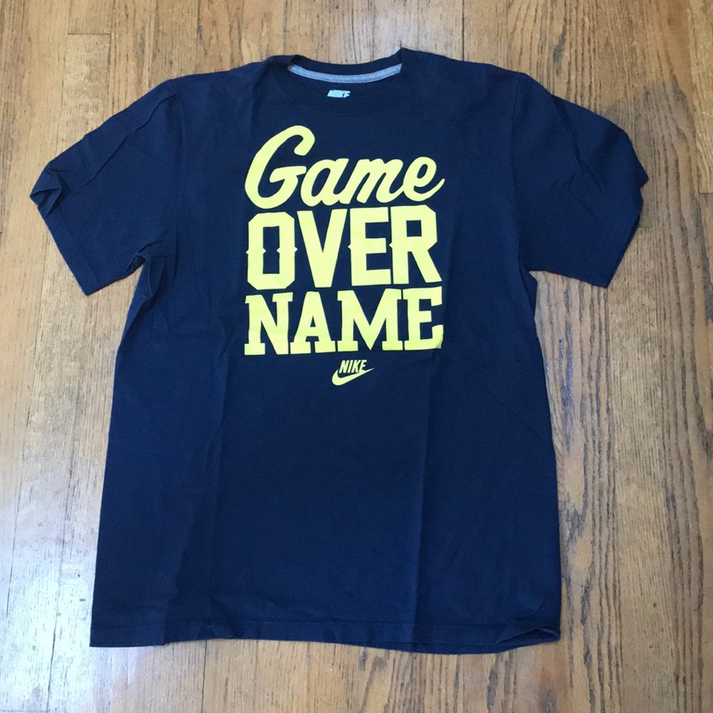 Mens Regular Fit Nike Graphic Tee. Size L
